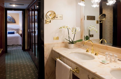 Oltretorrente Hotel | Elegant Starhotels Du Parc: 4-Star Comfort & Family Friendly