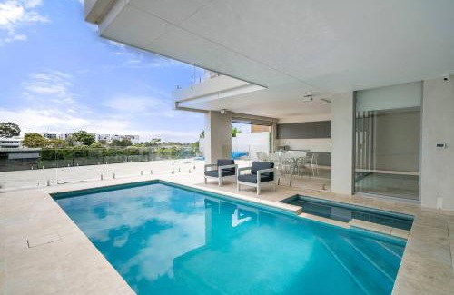 Bexley Villa | Experience 'Starlight': A Hollywood Hills Retreat in Bexley