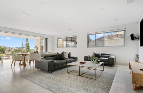 Bexley Villa | Experience 'Starlight': A Hollywood Hills Retreat in Bexley