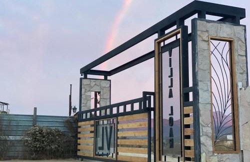 Valle de Guadalupe Bed & Breakfast | Inviting Cabin Retreat with Balcony in Villa Loar