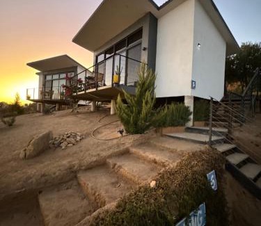 Valle de Guadalupe Bed & Breakfast | Inviting Cabin Retreat with Balcony in Villa Loar