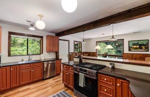 Gaston House | Family Friendly Cabin with Pool & Game Room in Oregon