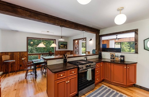 Gaston House | Family Friendly Cabin with Pool & Game Room in Oregon