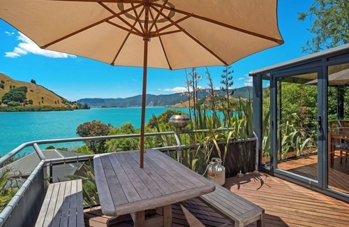 Cable Bay House | Secluded Starlight Cable Bay: Rated 9.8 with Pool & Spa