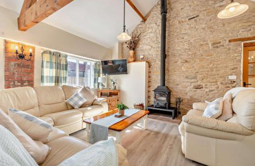 Newton-on-Rawcliffe House | Cozy Starling Cottage with Pool in North York Moors