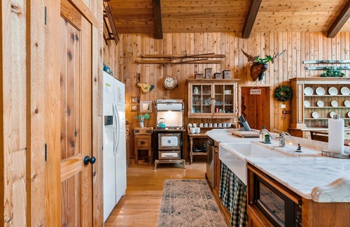 Columbine Lake House | Inviting Cabin with Mountain Views & Pet-Friendly Amenities