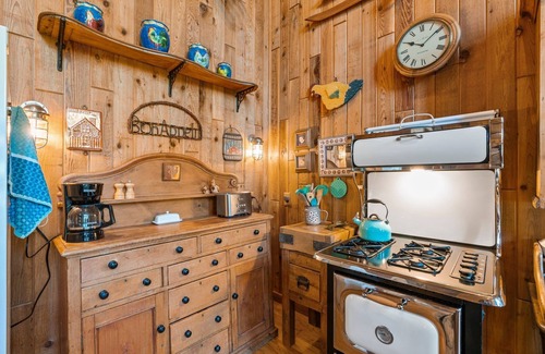 Columbine Lake House | Inviting Cabin with Mountain Views & Pet-Friendly Amenities