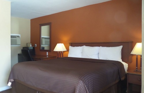 Many Hotel | Budget-Friendly Starlite Motel with Family Amenities
