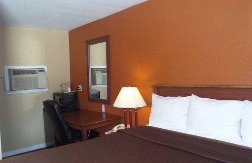 Many Hotel | Budget-Friendly Starlite Motel with Family Amenities