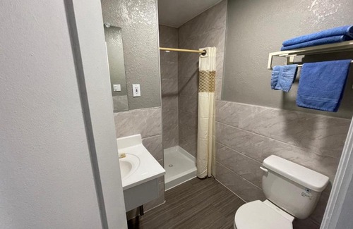San Bernardino Hotel | Starlite Motel: Budget-Friendly Stay Near Local Attractions