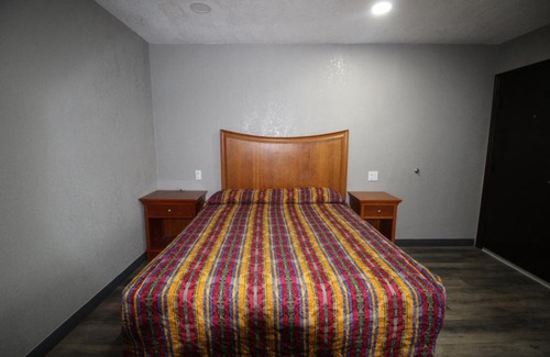 San Bernardino Hotel | Starlite Motel: Budget-Friendly Stay Near Local Attractions