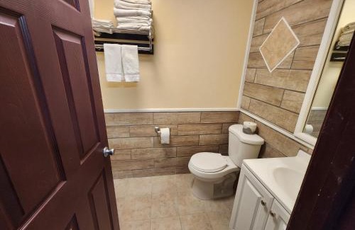 Absecon Hotel | Budget-Friendly Starlite Motor Inn with Hot Tub & Breakfast