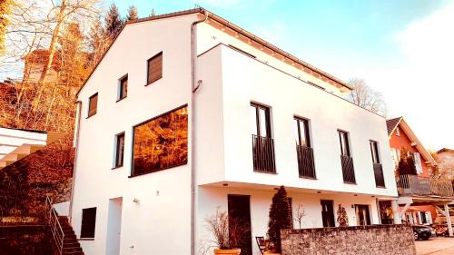 Feldafing Apartment | Seaside Serenity at Starnberger See: Guest Rated 9.4/10