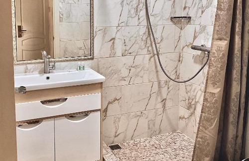 Poltava Oblast Apartment | Discover Starosvetskiy Pan: 10/10 Ratings & Family Amenities