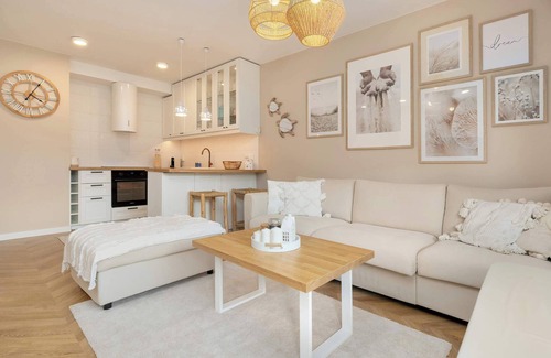 Nowy Port Apartment | Starowiejska 95 Gdańsk | Prestige Beige Apartment with Air Conditioned Living Ro