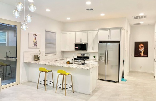 Terracita House | Cozy Stay at Starry Cardinal Stadium Guest House
