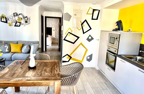 Mers-les-Bains Apartment | Starry Dreams: Pet-Friendly Oasis with Oceanfront Views