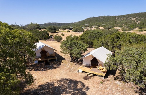 Boerne RV Rental | Inviting Glamping Retreat with Spa near Historic Caves