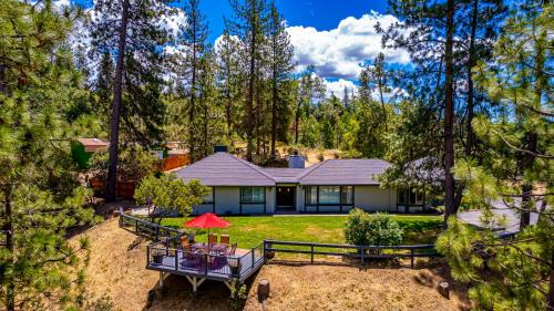 Oakhurst House | Experience Starry Pines: Hot Tub & Pet Friendly Retreat