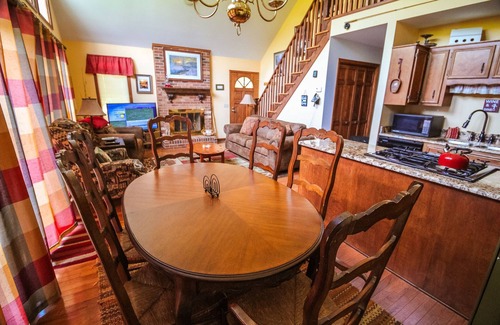 Grassy Creek Cottage | Relaxing Riverfront Retreat with Fire Pit & Free WiFi