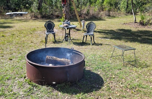 Volusia County Cabin | Charming Ocean View Cabin with Breakfast and Kitchen Access