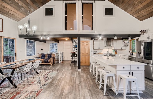 Black Hawk House | Starry Summit 4WD Oasis: Family-Friendly Retreat Awaits