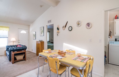Squaw Valley House | StarryOaks Cottage: Pet Friendly & Ocean View Retreat