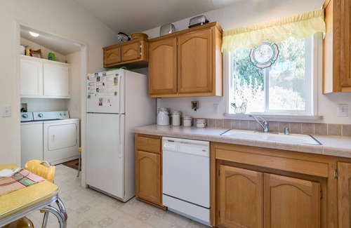 Squaw Valley House | StarryOaks Cottage: Pet Friendly & Ocean View Retreat
