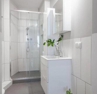 Srodmiescie Apartment | Family-Friendly Stay at StarterApart Wrocław - Guest Rated 7.9