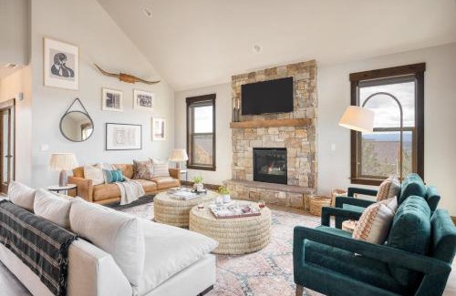 Powell Butte House | Exceptional Starview at Brasada Ranch Resort with Hot Tub