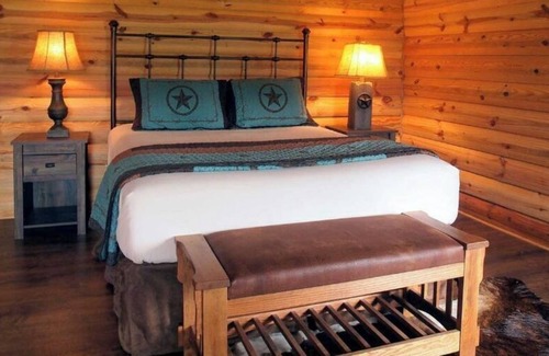 Cat Spring Cabin | Cozy StarView Cowboy Cabin with Private Hot Tub & Ocean View