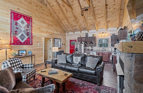 Frenchburg Cabin | Unforgettable Starway to Heaven Cabin - Hot Tub & Scenic Views