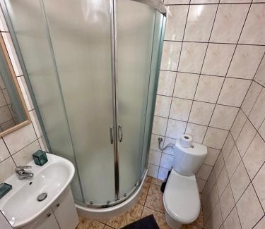 Frysztak House | Pet Friendly Stasiówka Agroturystyczne with Hot Tub & Kitchen