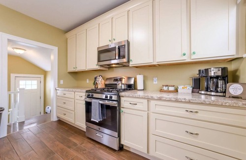 Alpena House | State Ave|Beach|King Beds|Central AC