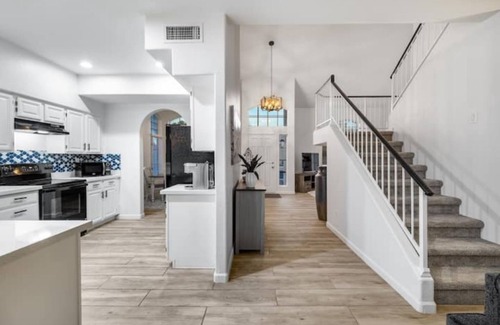 Garden Lakes House | Prime Location Near State Farm Stadium & Westgate District