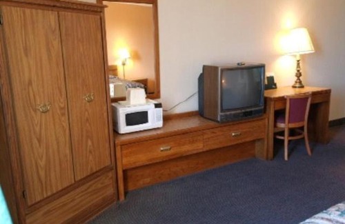 Maugansville Hotel | Pet-Friendly Comfort at State Line Inn for Your Family Stay