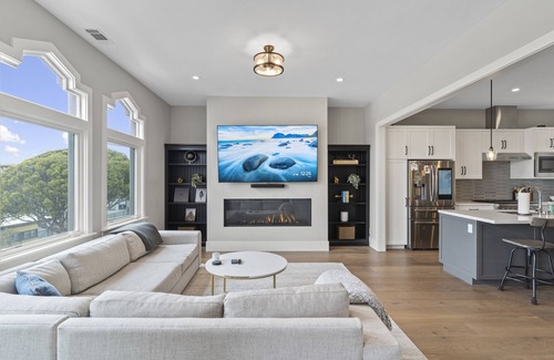 Cow Hollow Condo | Modern Newly Renovated Cow Hollow Apartment with Kitchen