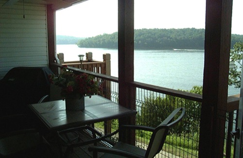 Kaiser Condo | Perfect Lakeside Condo Near State Park with Pool & Ocean View