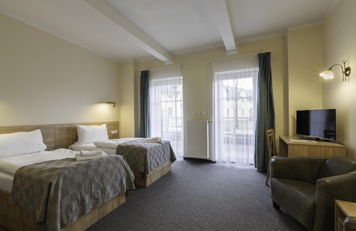 Vsestudy House | Discover Statek 1738: Family-Friendly with Pool & Dining