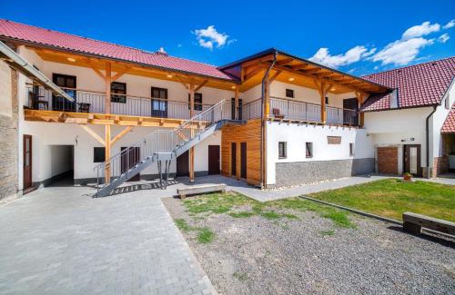 Chotenov Apartment | Family-Friendly Retreat at Statek Biobýt with Kitchen Access