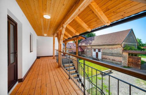 Chotenov Apartment | Family-Friendly Retreat at Statek Biobýt with Kitchen Access