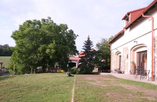 Cim House | Pet-Friendly Retreat at Statek Malčany with Kitchen Access