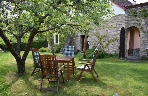 Kamenna Apartment | Discover Statek Novohradské Hory: Rated 9.3/10 & Family-Friendly
