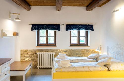Sloupnice House | Top-Rated Statek Poštolka: Family-Friendly with Dining