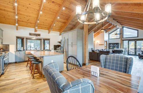Tahoe Village Cabin | Cozy Stateline Mountain Cabin: 3 Mi to Heavenly Resort