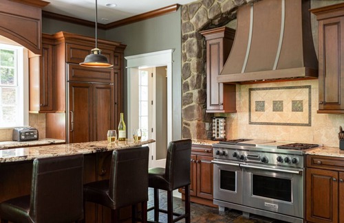Hot Springs House | Experience Pet-Friendly Luxury with Pool Table & WiFi