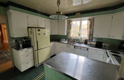 Butler Apartment | Elegant Retreat with King Bed & Full Kitchen Amenities