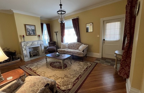 Butler Apartment | Elegant Retreat with King Bed & Full Kitchen Amenities