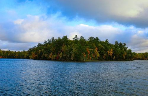 Lac du Flambeau House | Discover Statenaker Point: A Pet-Friendly 4-Star Retreat