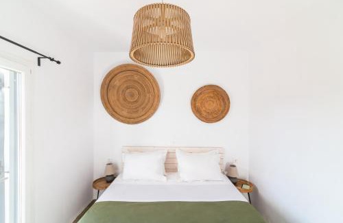 Antiparos House | Pet-Friendly Statheros Garden: 4-Star Retreat for Families